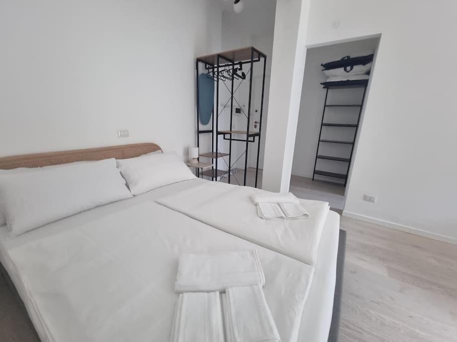 Milan New Apartment In Lively Central Area ภายนอก รูปภาพ
