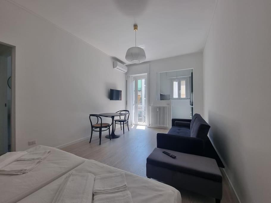 Milan New Apartment In Lively Central Area ภายนอก รูปภาพ